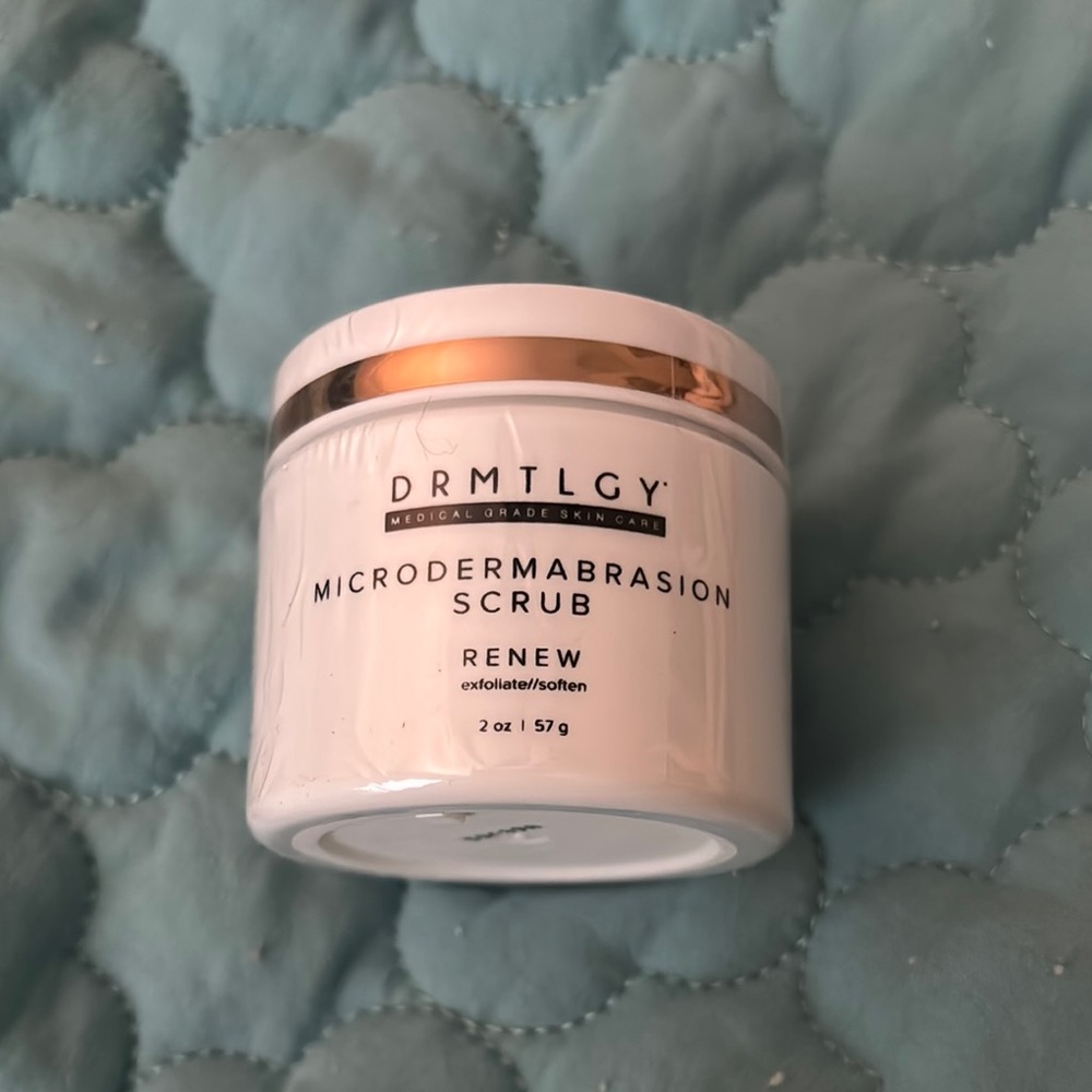 Microdermabrasion Scrub - White